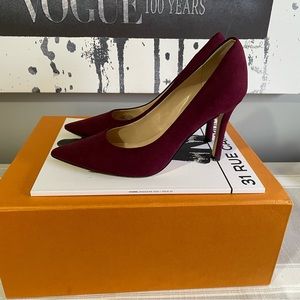 Guess Women’s Velvet Wine Purple Pumps in Size 9.5